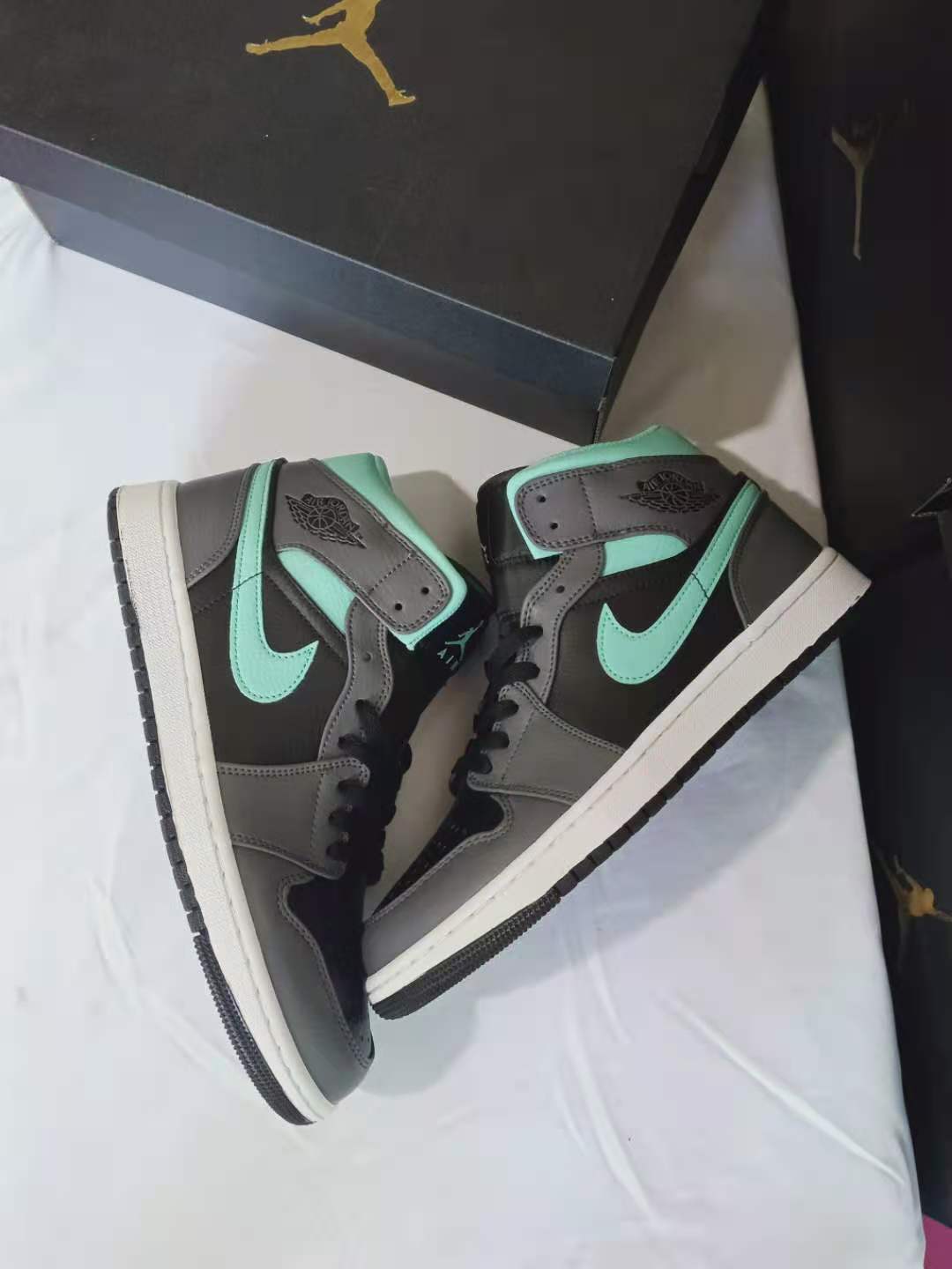 jordan air jordan 1 retro mid