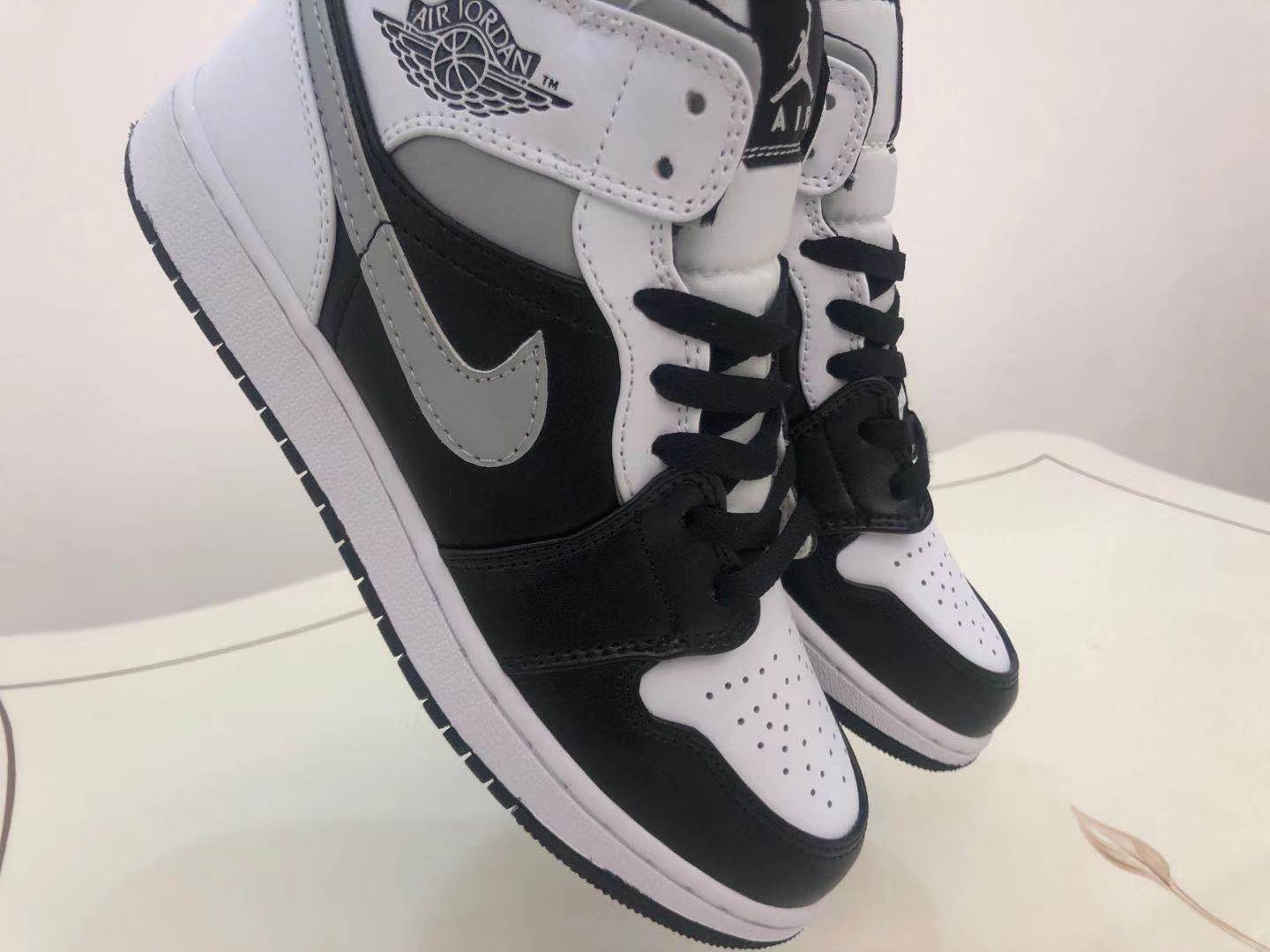 jordan air jordan 1 retro mid